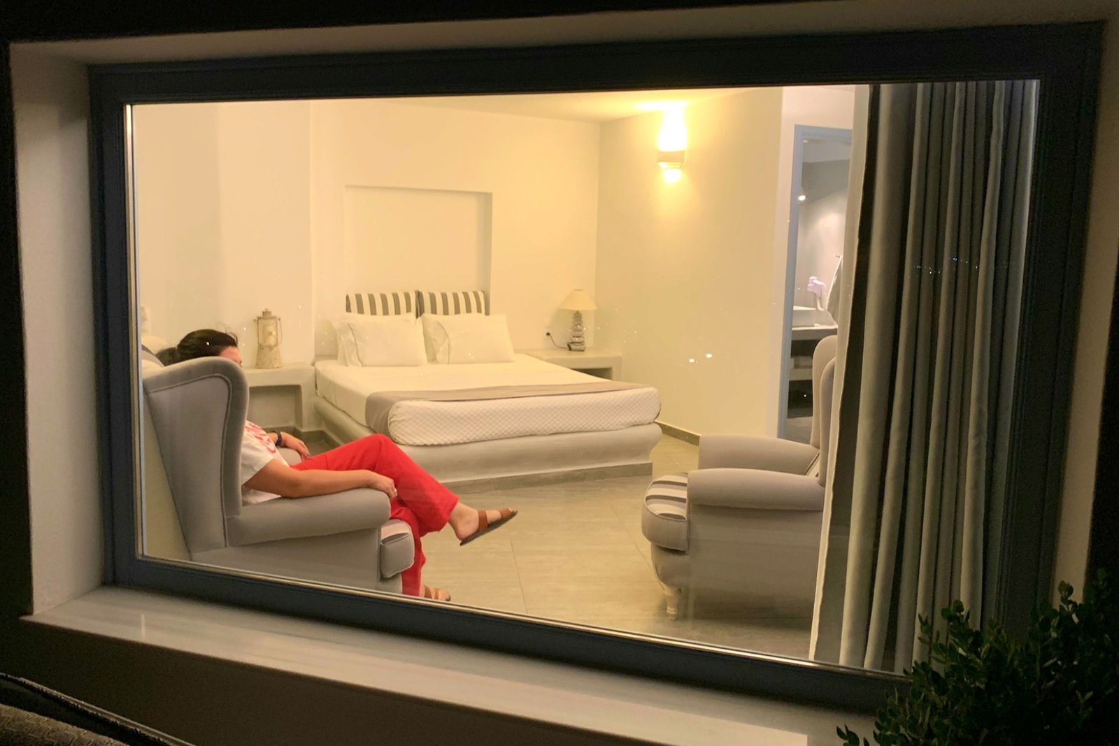 Ρομαντική Διαμονή στο Apanemo Hotel στη Σαντορίνη 2 Ρομαντική Διαμονή στο Apanemo Hotel στη Σαντορίνη