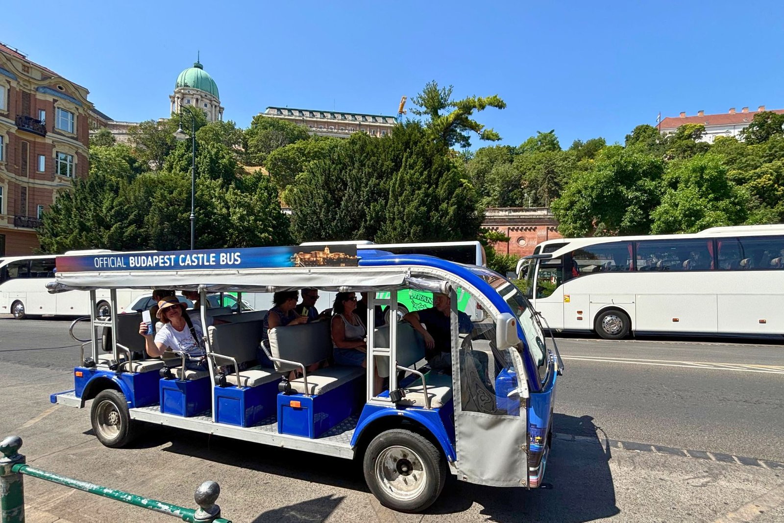 Γνωρίστε τη Βουδαπέστη με hop on hop off ηλεκτρικό λεωφορείο Budapest Castle Bus