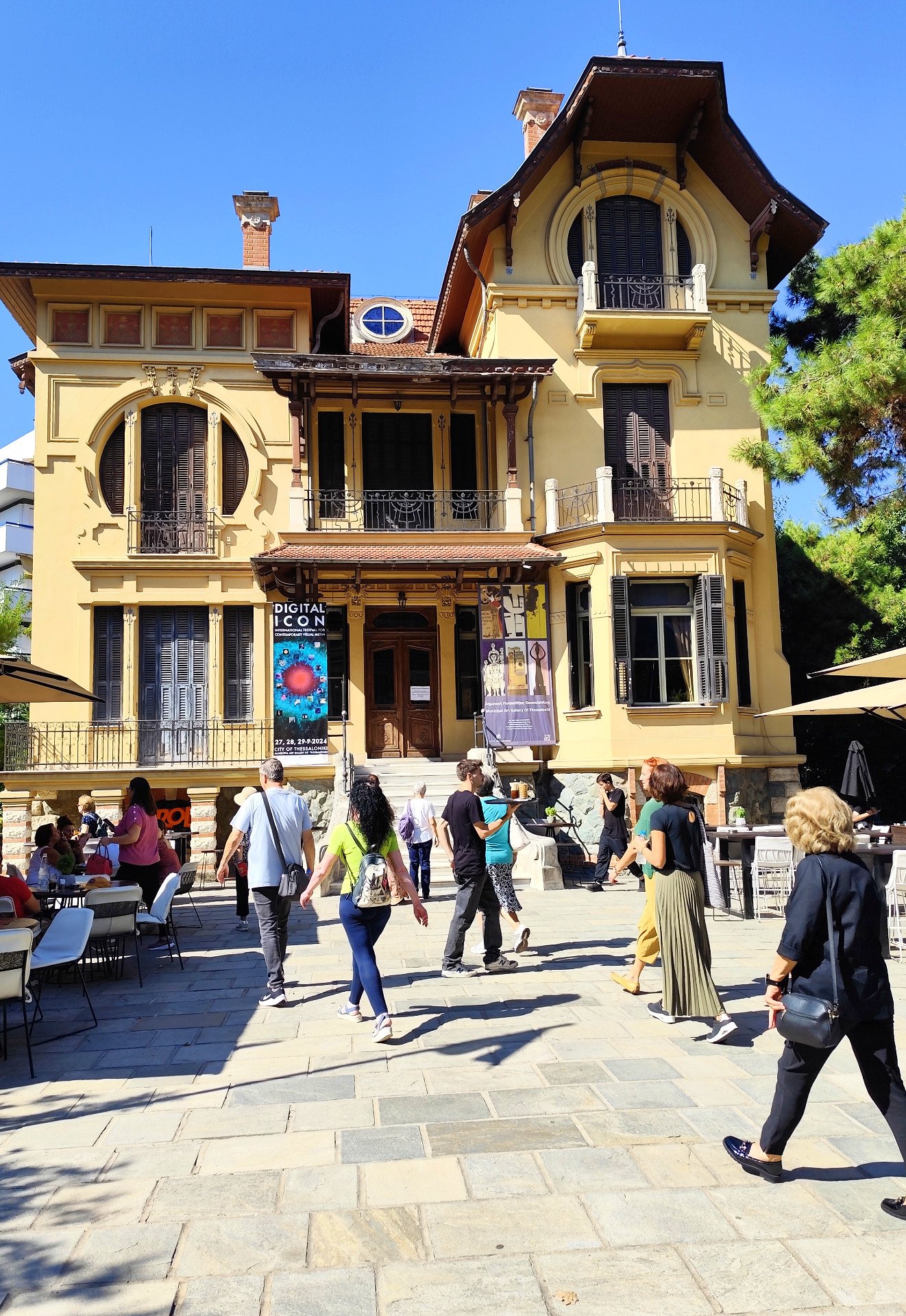 Θεσσαλονίκη, μια βόλτα στη Συνοικία των Εξοχών, Κάζα Μπιάνκα 