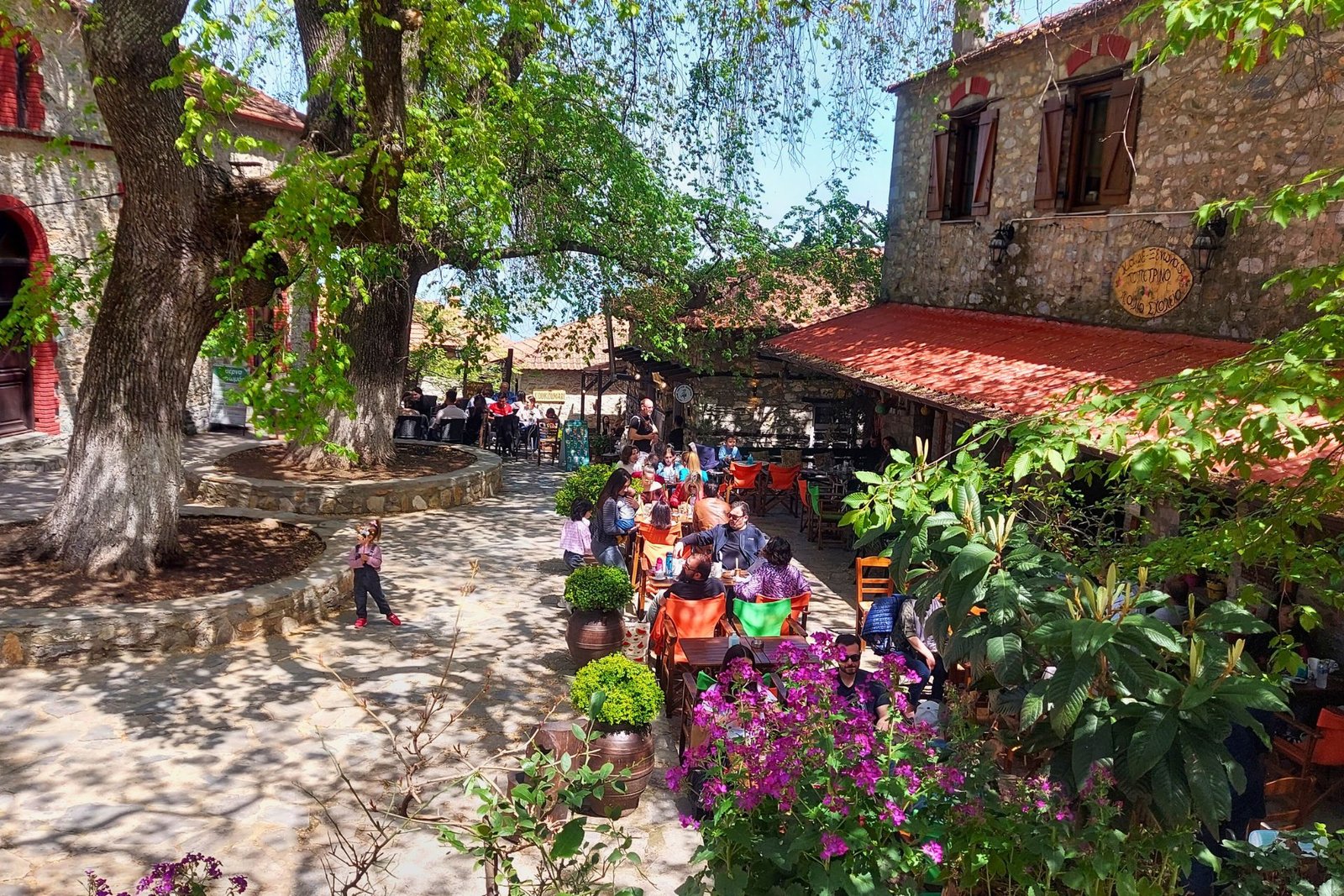 Ένας από τους 8 χειμερινούς προορισμούς στη Βόρεια Ελλάδα που σας προτείνουμε είναι ο Παλαιός Παντελεήμονας