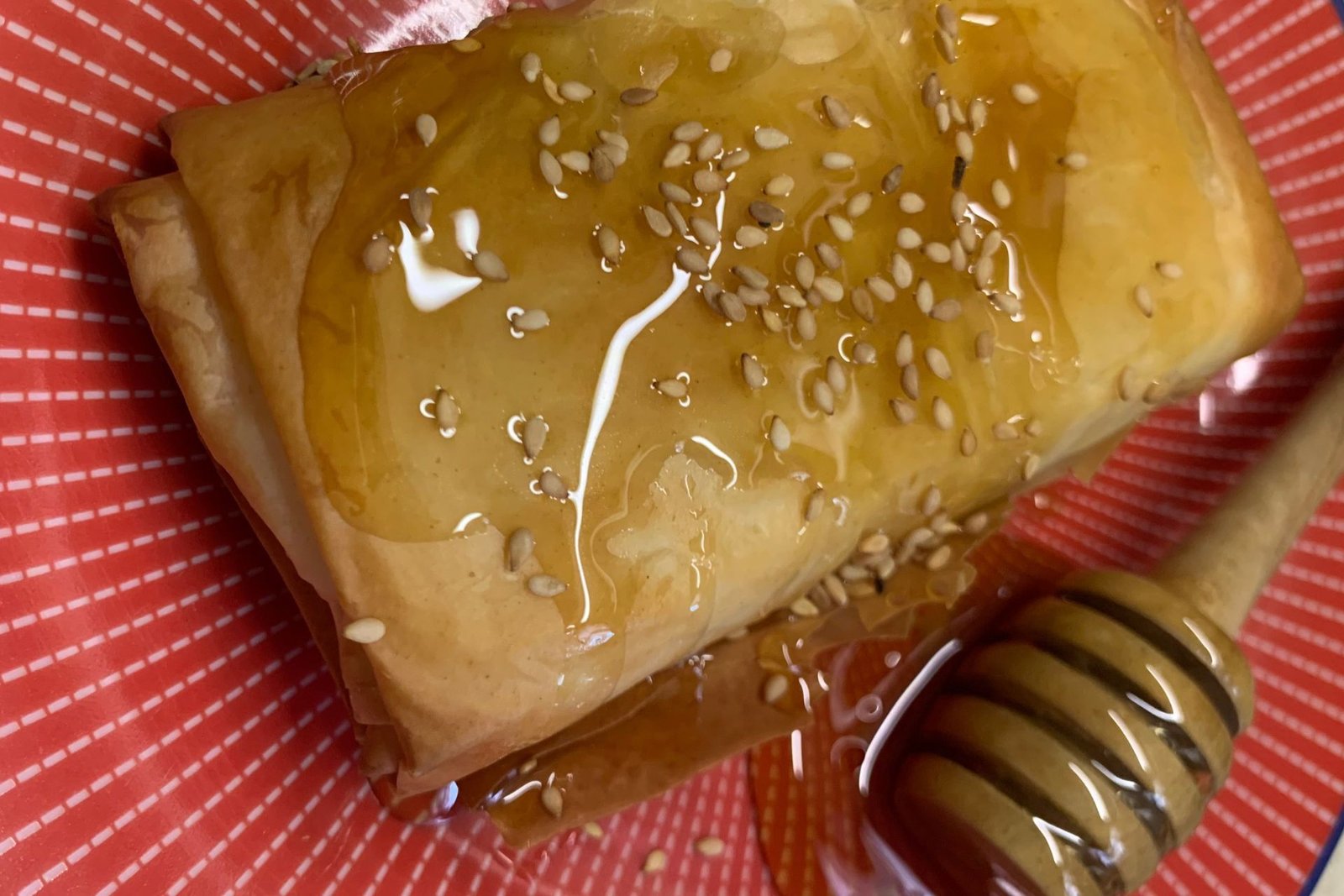 Τορτίγια με γέμιση φέτας, μέλι και σουσάμι στο airfryer