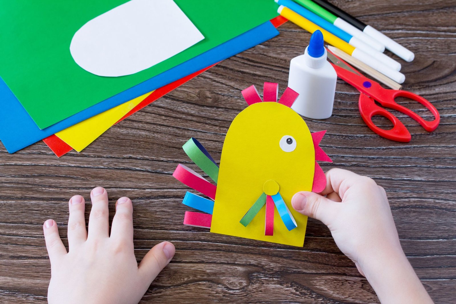 30+ ιδέες για χειροτεχνίες και πασχαλινές κατασκευές για παιδιά - Κοτοπουλάκι από χαρτόνι